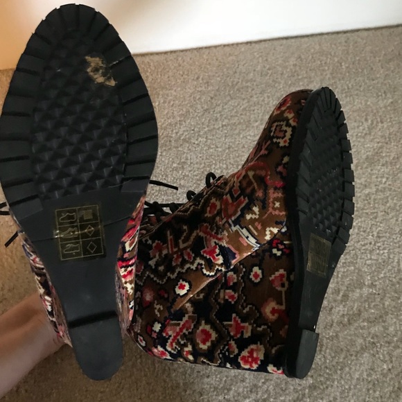 Urban outfitter wedge boots! Super cute!! - Picture 3 of 3